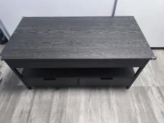 Mesa de madera y metal negra