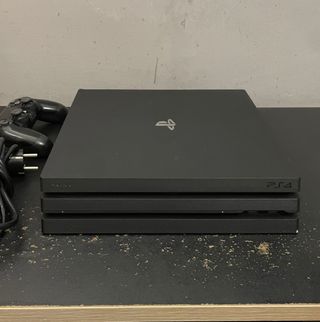 PS4 Pro 1TB + Controller – Perfetta – Ritiro Oggi