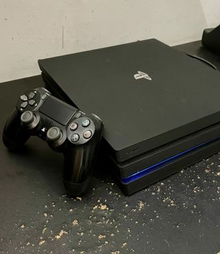 PS4 Pro 1TB + Controller – Perfetta – Ritiro Oggi