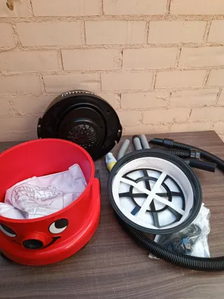 Aspirador Numatic Henry Roja NRV200