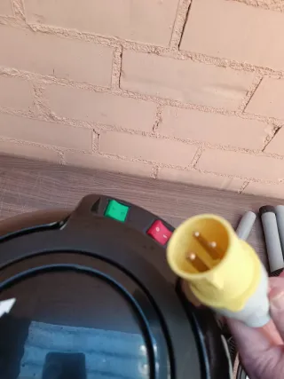 Aspirador Numatic Henry Roja NRV200