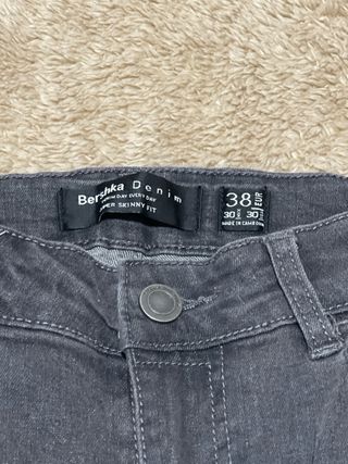 Pantalones vaqueros Bershka grises talla S