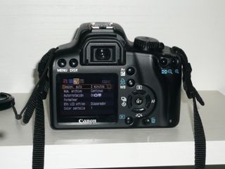 Canon EOS 1000D + Objetivo EF-S 18-55mm