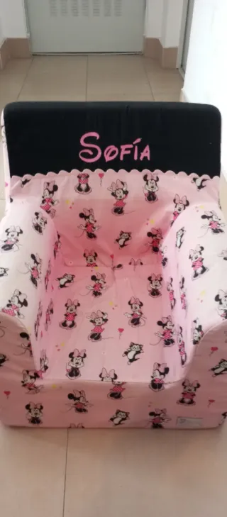 Puf infantil Sofía con estampado Minnie
