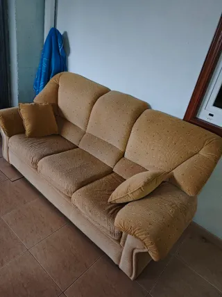 Sofá de 3 plazas y butaca