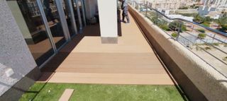 SUELOS LAMINADOS Y TARIMAS PARA PISCINAS