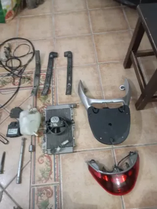 Moto Scooter 125cc Plata y Negra