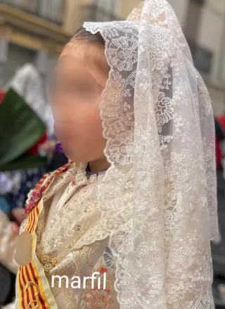 Mantilla niña marfil NUEVA