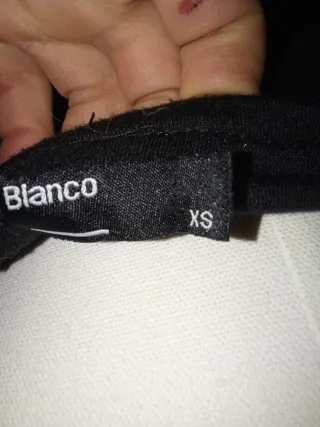 Vestido palabra de honor de tela tul volantes