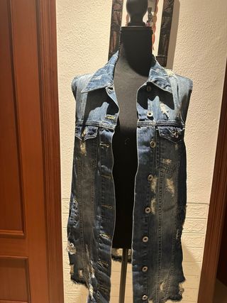 Chaqueta vaquera oversize desgastada