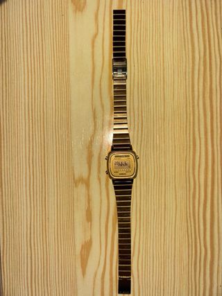 Reloj Casio Dorado con Estuche Azul