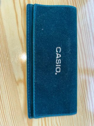 Reloj Casio Dorado con Estuche Azul