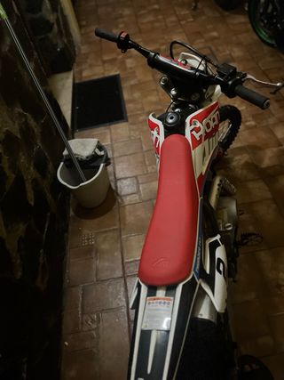 Pit Bike Enduro/Motocross Roja y Blanca