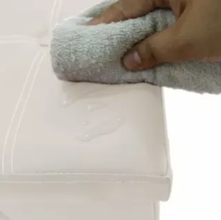 Pouf in similpelle beige con spazio di archiviazione