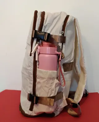 Mochila impermeable beige y marrón 40x30x15
