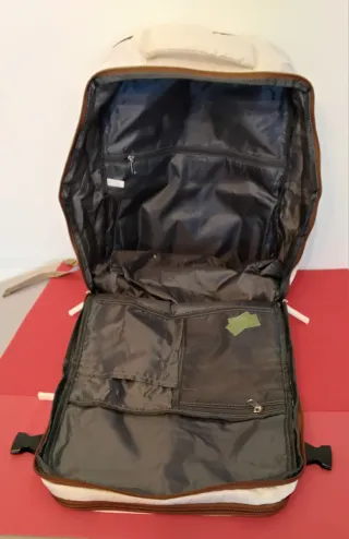 Mochila impermeable beige y marrón 40x30x15