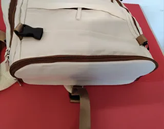 Mochila impermeable beige y marrón 40x30x15