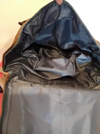 Mochila impermeable beige y marrón 40x30x15