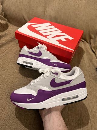 Nike Air Max 1 '87. Bold berry. (40)