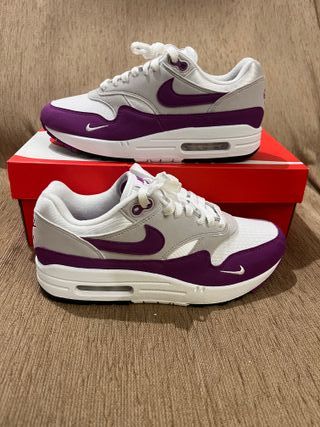Nike Air Max 1 '87. Bold berry. (40)