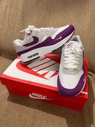 Nike Air Max 1 '87. Bold berry. (40)