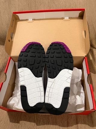 Nike Air Max 1 '87. Bold berry. (40)