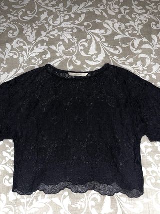 Blusa negra de encaje de ZARA, elegante y femenina