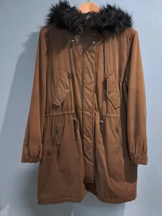 Abrigo señora caqui con capucha