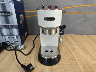 Cafetera DeLonghi Dedica Acero Inox EC685.W