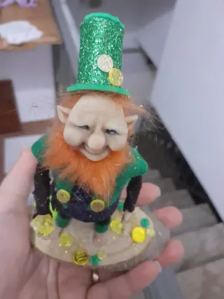 Mini duende della fortuna con cappello