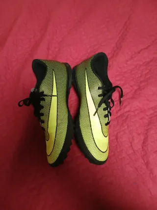 Zapatillas Nike multitaco amarillas