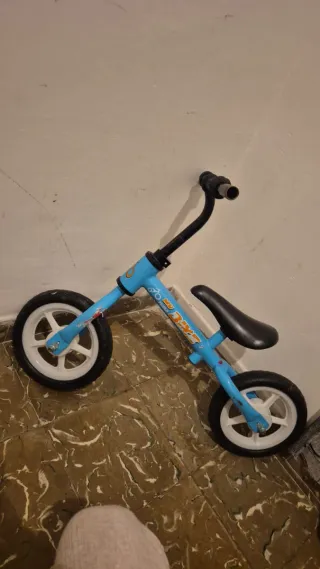 Bicicleta infantil sin pedales azul