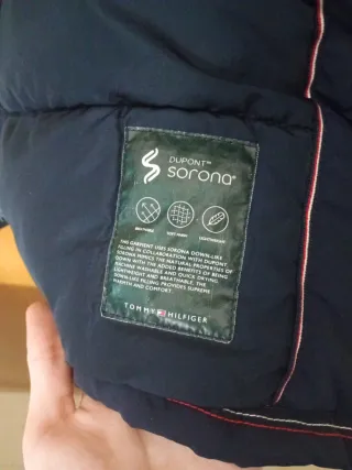 Abrigo Tommy Hilfiger para chico. Tallaje 176 cm