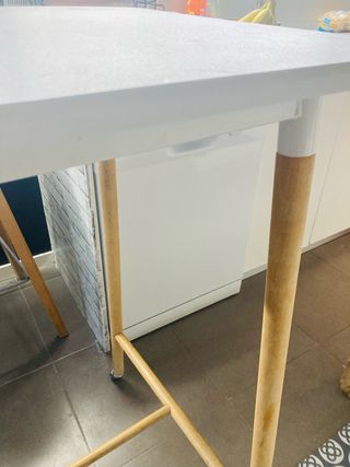 Conjunto Mesa alta cocina  y tres taburetes gris