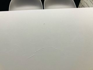 Conjunto Mesa alta cocina  y tres taburetes gris