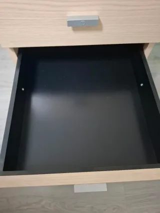 Cajonera de madera y metal