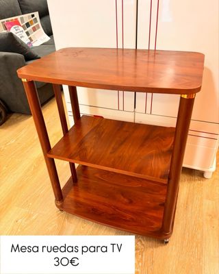 Mesa TV con ruedas