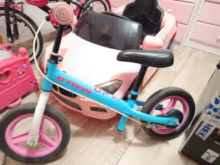 Coche rosa + bici sin pedales