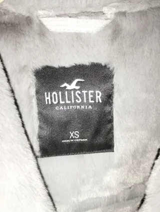 Abrigo Hollister gris con borreguito