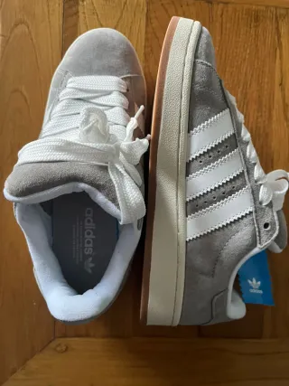 Zapatillas Adidas Grises y Blancas