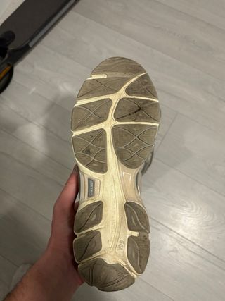 Zapatillas ASICS Beige y Marrón