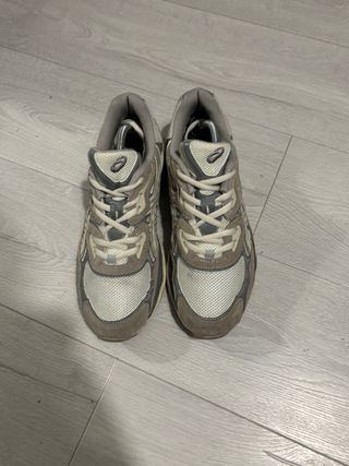 Zapatillas ASICS Beige y Marrón