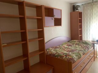 Dormitorio juvenil madera y morado