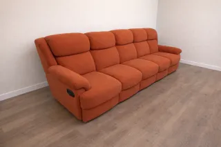 Sofá de tela naranja/rojo