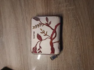 Cartera Parfois con estampado floral