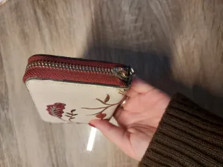 Cartera Parfois con estampado floral