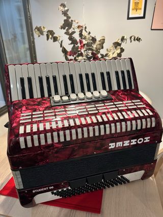 Acordeón Hohner Student 96 Rojo