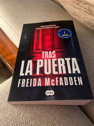 Tras la puerta