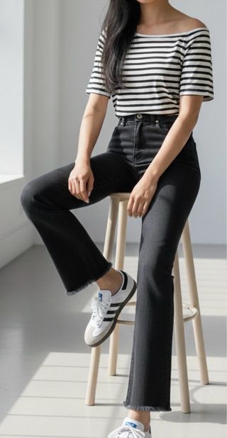 Pantalón vaquero negro flare