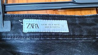 Pantalón vaquero negro flare